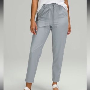 Lululemon stretch high-risk 7/8 pant in rhino grey.